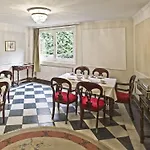 Nr 100 Panzio Szolgaltatasok 3*