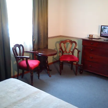 Nr 100 Panzio Szolgaltatasok ホテル 3*