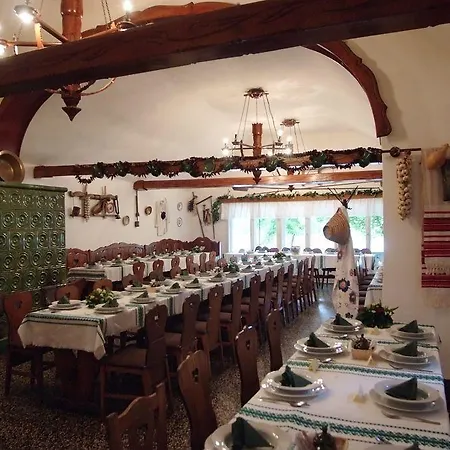 Nr 100 Panzio Szolgaltatasok 3* センテンドレ