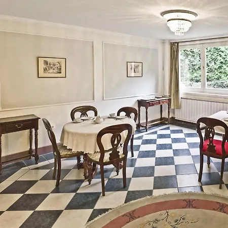 ホテル Nr 100 Panzio Szolgaltatasok センテンドレ