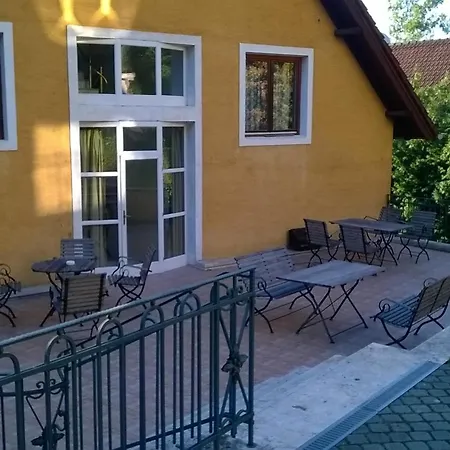 Nr 100 Panzio Szolgaltatasok ホテル