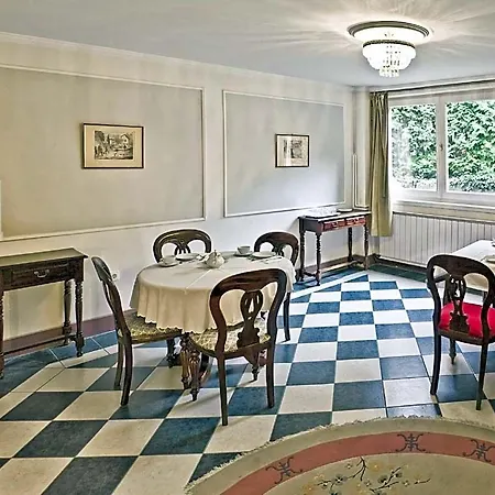 Nr 100 Panzio Szolgaltatasok Hotel Szentendre