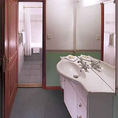 Nr 100 Panzio Szolgaltatasok Hotel Szentendre