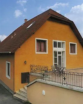 Nr 100 Panzio Szolgaltatasok Hotel 3*