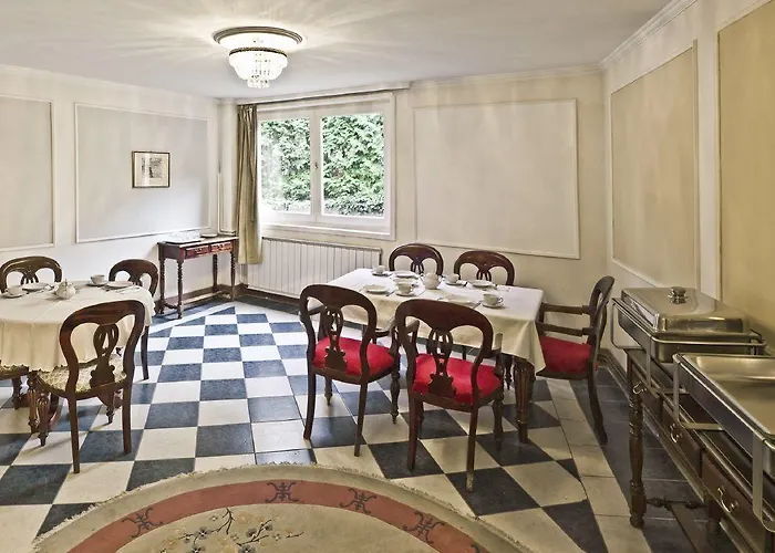 Nr 100 Panzio Szolgaltatasok 3*
